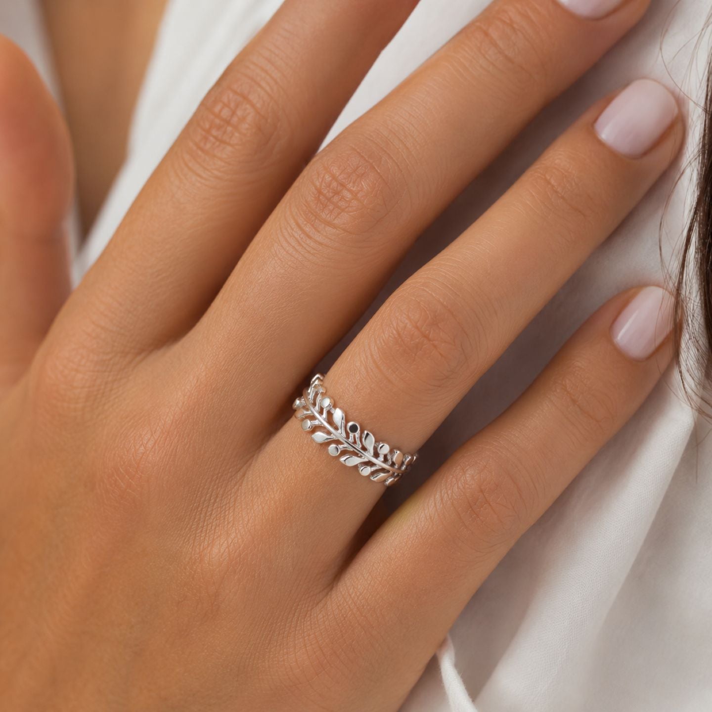 Laurel White Gold Band