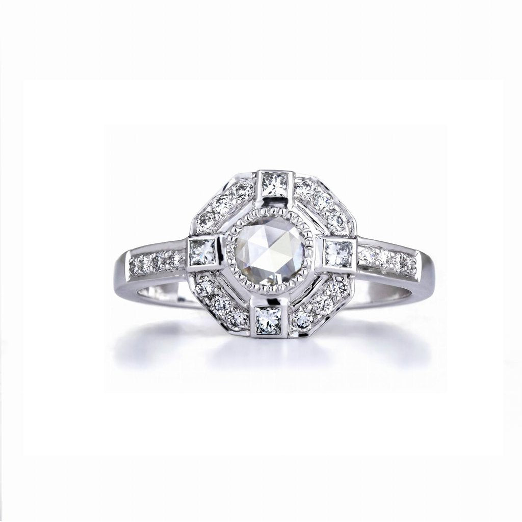 Moderne White Diamond Ring