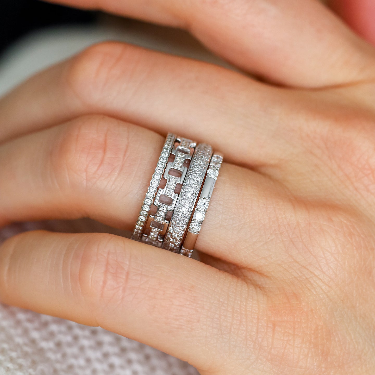 Cesta White Diamond Band