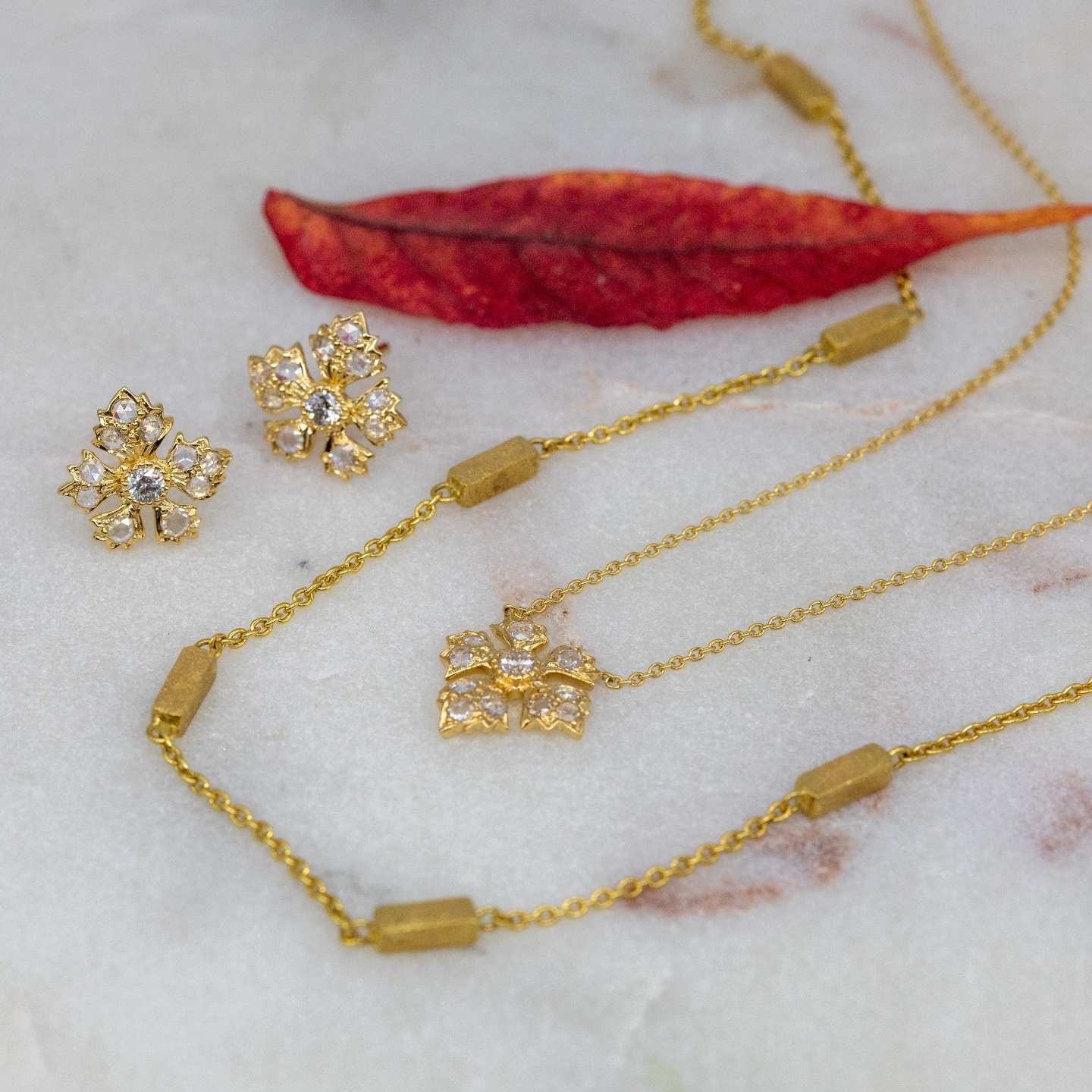 Enchanted Garden White Diamond Necklace